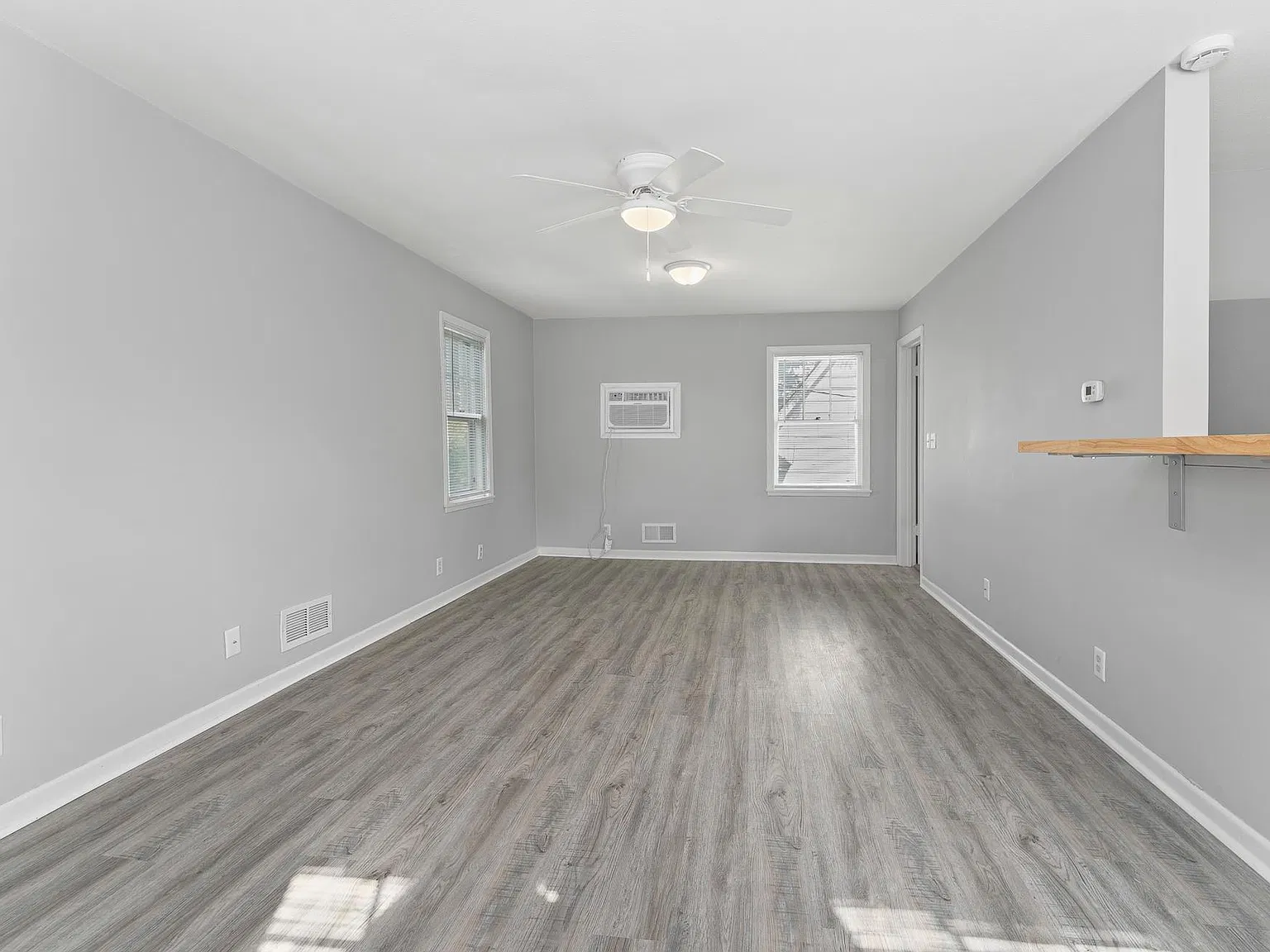 1110 S Main Ave — Photo 3