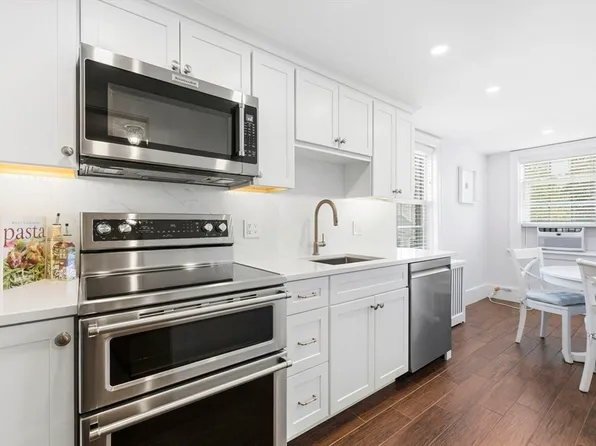 298 Main St APT 31, Wakefield, MA 01880