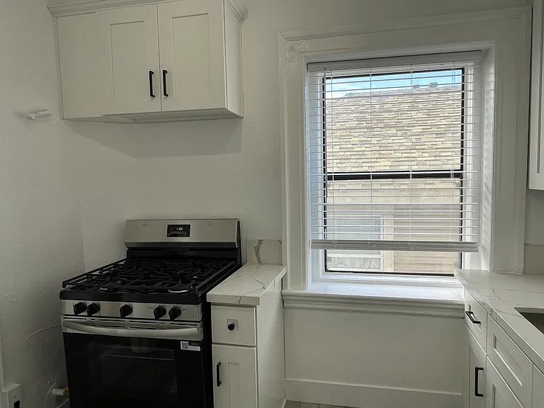 Catalina Court — Photo 16
