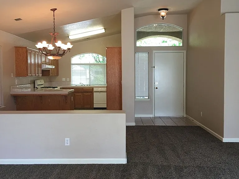 6137 N Alva Ave — Photo 3