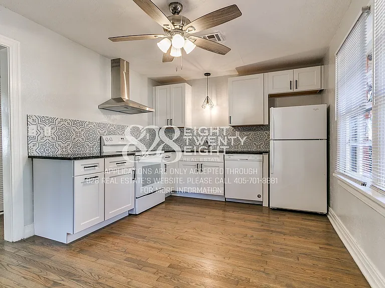 930 Miller Ave — Photo 18