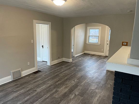 2nd image of 1123 W 23rd St APT 1
