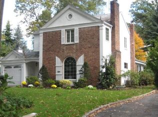 24 Oxford Rd, Manhasset, NY 11030