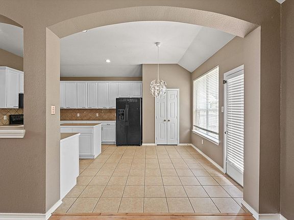 5th image of 5836 Lorenzo Dr