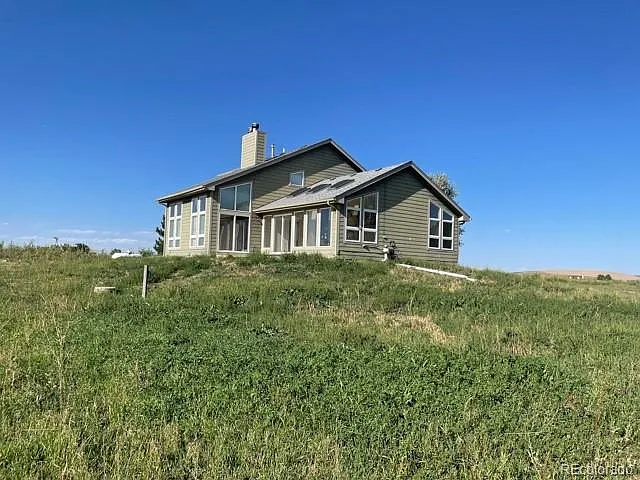 5 bed, 3.5 bath, 2250 sqft, $3,000 — Photo 3