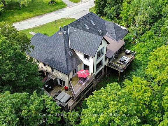 3rd image of 41 Maple St