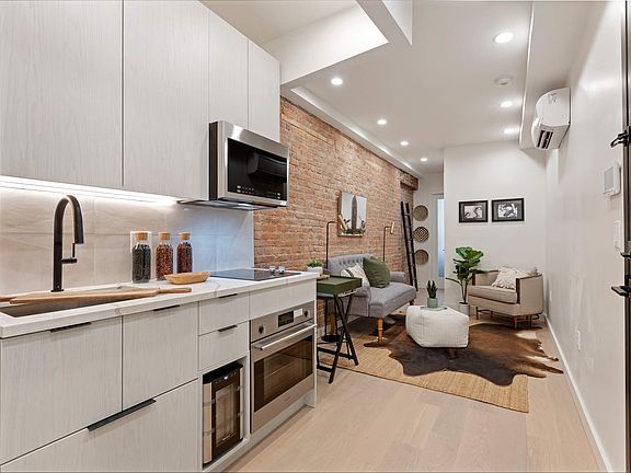 2nd image of 140 Mulberry St Building 1B