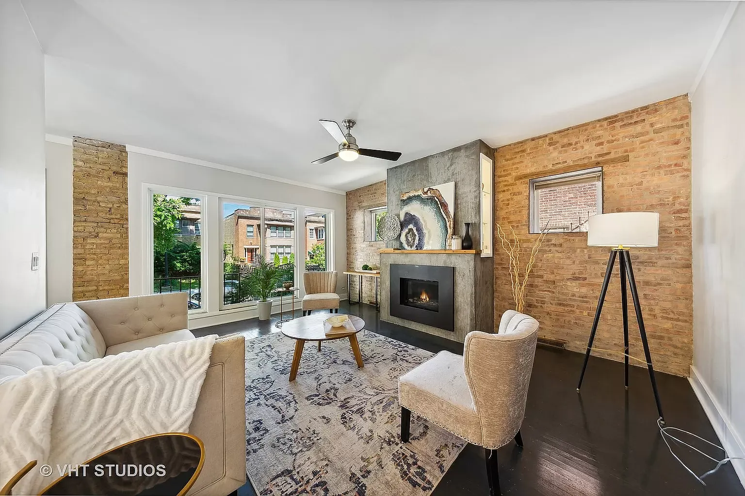 3 bed, 1392 sqft, $3,200 — Photo 2