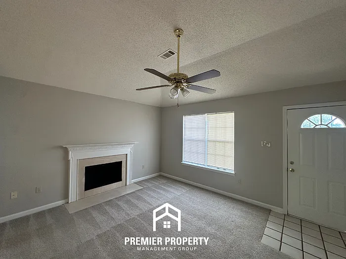 3 bed, 2.0 bath, 1030 sqft, $1,550 — Photo 2