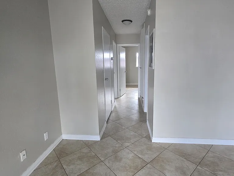 1400 N Saint Marys St #89 — Photo 10