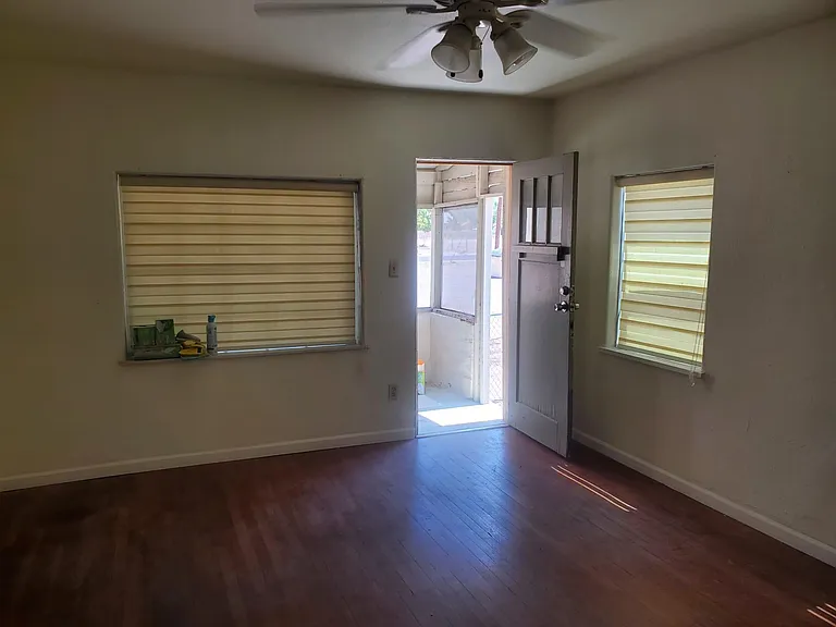 523 N Alameda Blvd #B — Photo 4