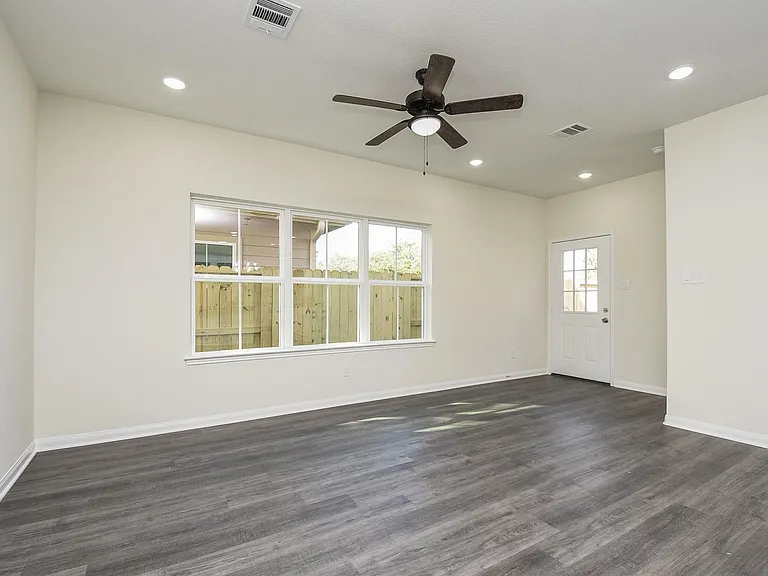 2819 Topiary Ln — Photo 5