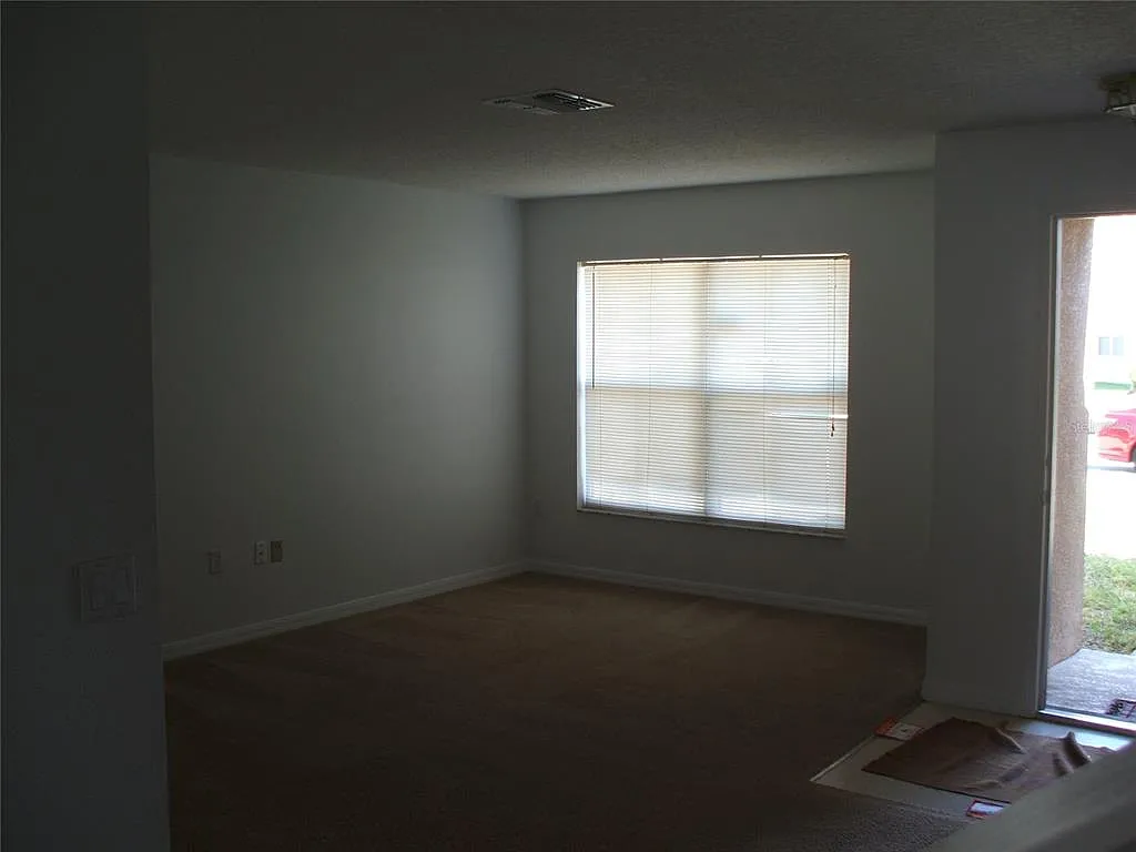 4 bed, 2.5 bath, 2387 sqft, $2,600 — Photo 4