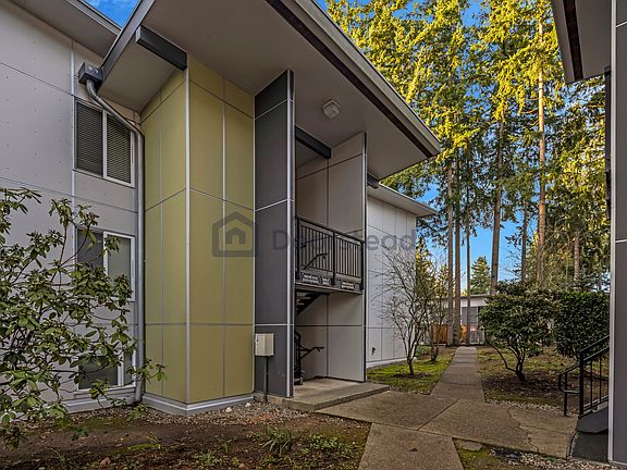 3rd image of 14655 NE 32nd St