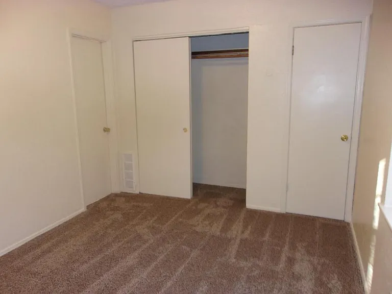 300 E Rusk St #9 — Photo 6