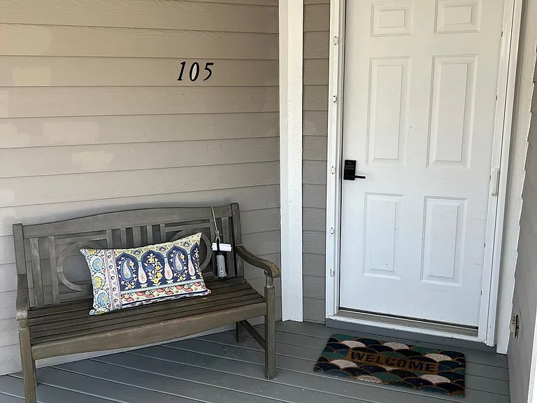 1620 Goley Hewett Rd SE #105 — Photo 2