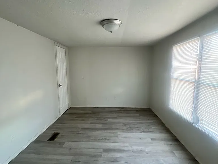 518 W Alabama Ave — Photo 5