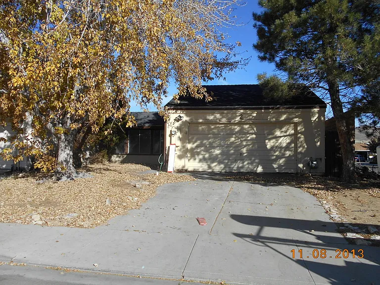 2 Castle Way — Photo 1