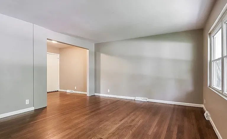 8816 Manchester Ave — Photo 3