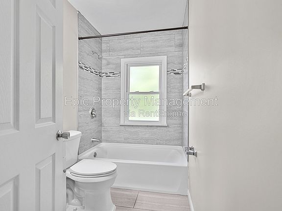 5th image of 13748 Helen St