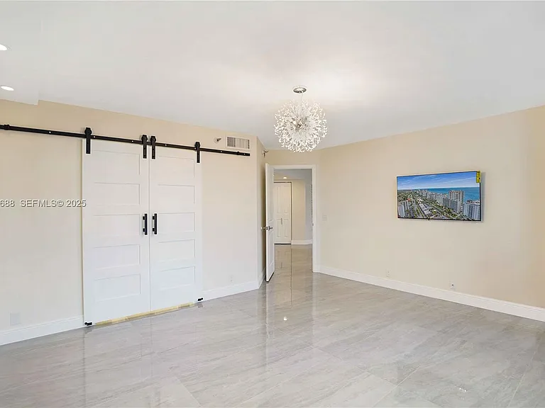 3500 Mystic Pointe Dr #1206 — Photo 4