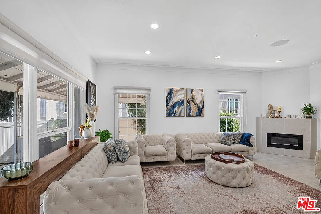 5 bed, 3.0 bath, 2395 sqft, $8,990 — Photo 1