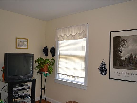 4th image of 1503 N Elam Ave