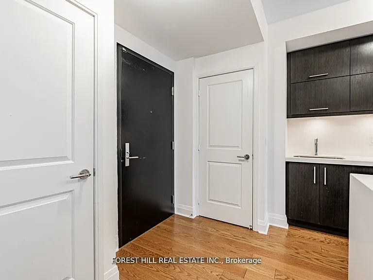 1080 Bay St #505 — Photo 9