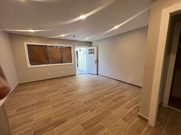 3rd image of 20301 Cohasset St APT 2