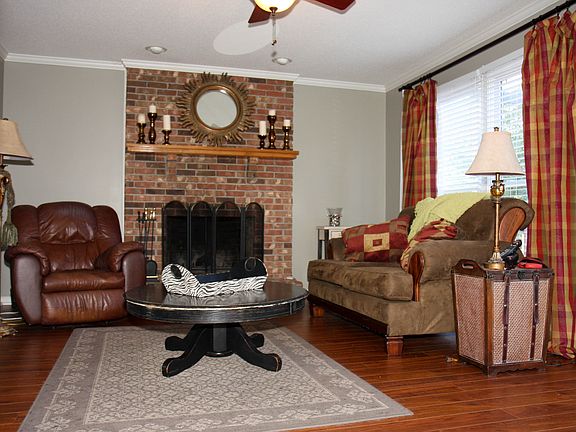 3rd image of 1526 N Willow Bend Ct