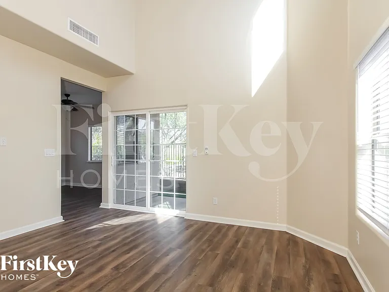 22022 N 29th Dr — Photo 5