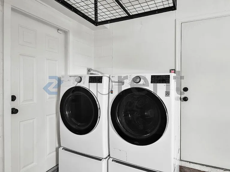 11706 Oban Ave — Photo 15