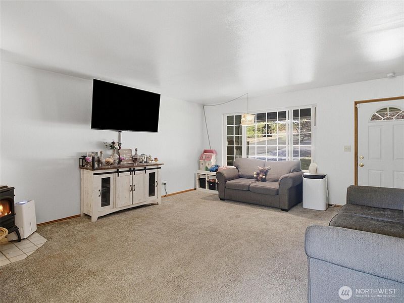 4th image of 163 SE Ashley Road