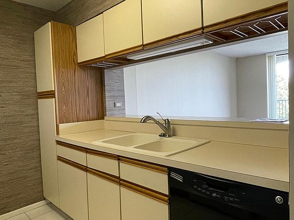 3rd image of 511 Aurora Ave Unit 608