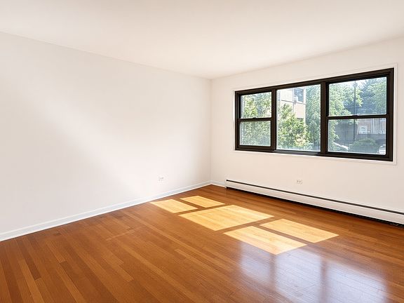 4th image of 6459 N Winchester Ave #1N