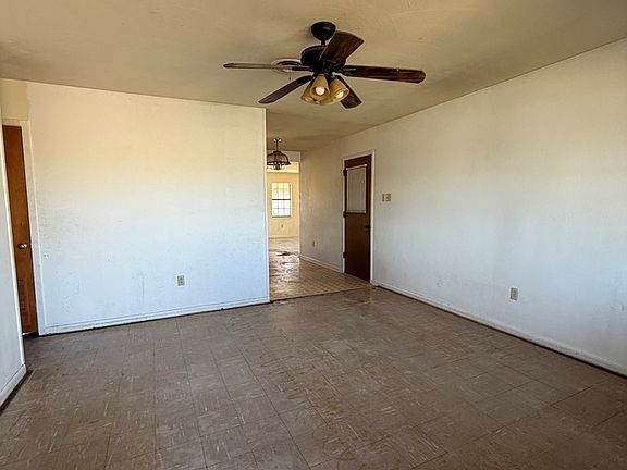 2nd image of 2513 Carleton Dr
