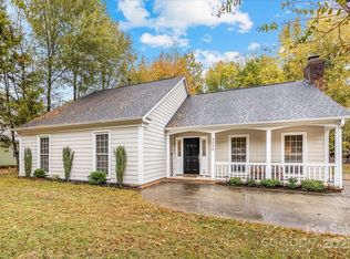 2526 Clearkirk Ct, Matthews, NC 28105