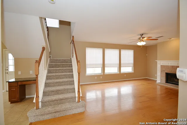 4 bed, 2.5 bath, 2250 sqft, $2,000 — Photo 3