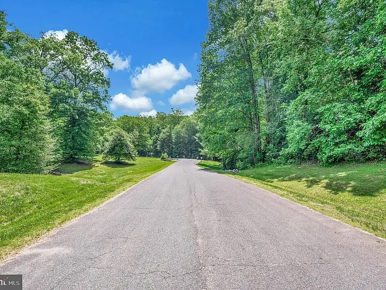 2 English Hills Dr — Photo 43