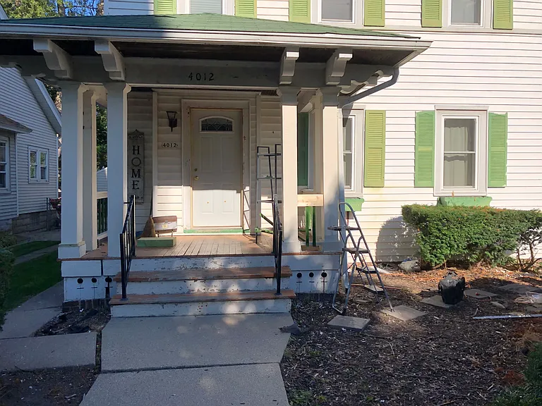 4012 N Farwell Ave — Photo 2