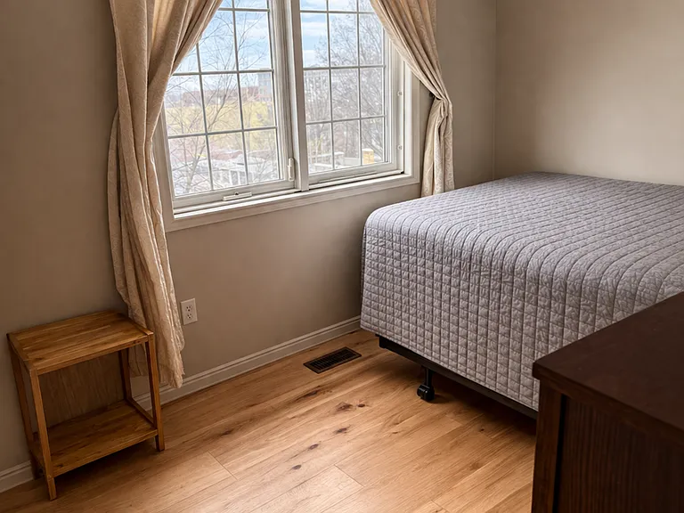 Bedroom B: $930 Private room with Queen sized bed