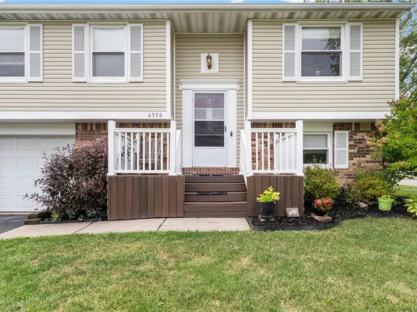 6558 Royal Pkwy S, Lockport, NY 14094