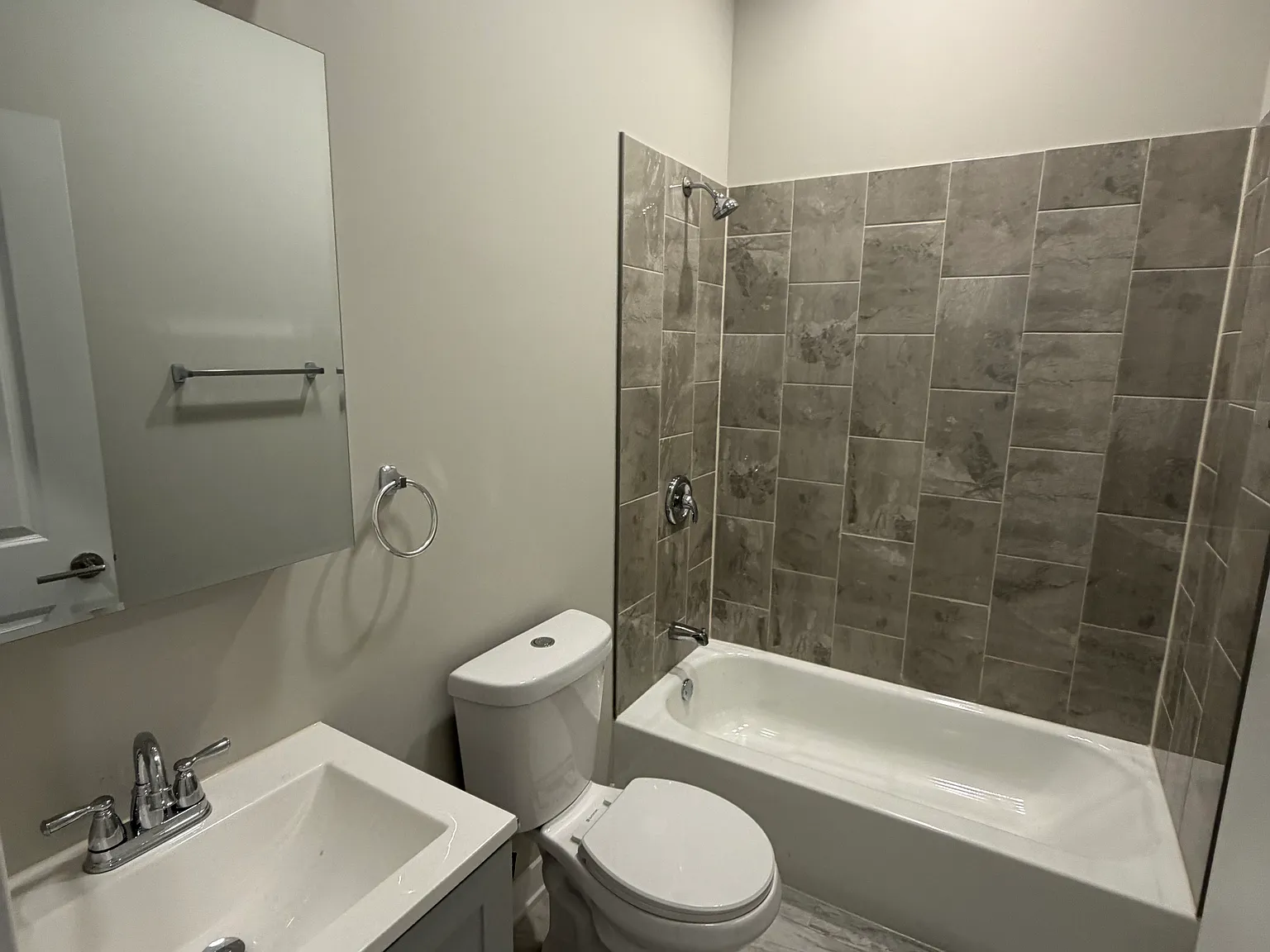2 bed, 1100 sqft, $1,900 — Photo 4
