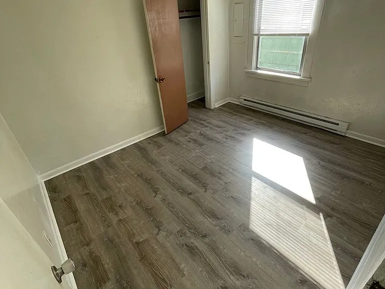 1906 Bay Ave — Photo 9