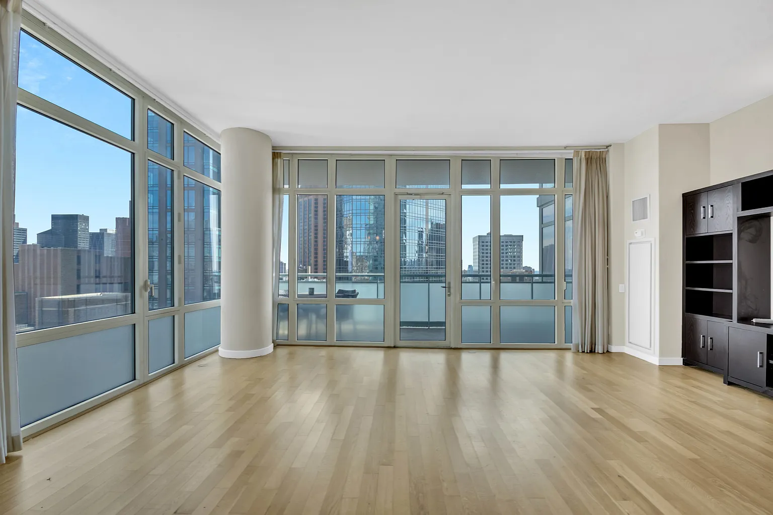 325 5th Ave APT 32C photo 1