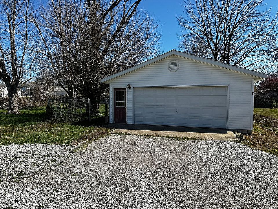 318 S Hickory St, Galatia, IL 62935 Zillow