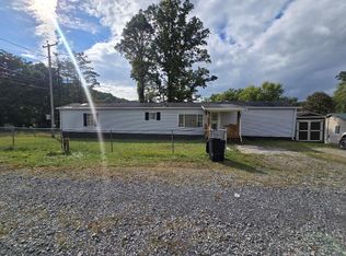 402 Maple Fork Rd, Mount Hope, WV 25880