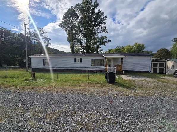 402 Maple Fork Rd, Mount Hope, WV 25880