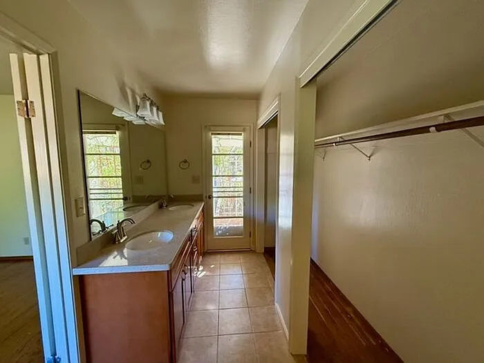 75 Stuart Ct — Photo 5