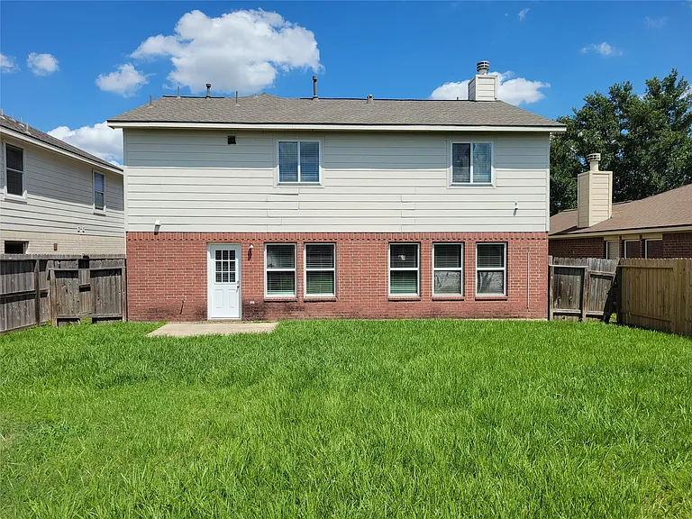 2322 Oxford Point Ln — Photo 37